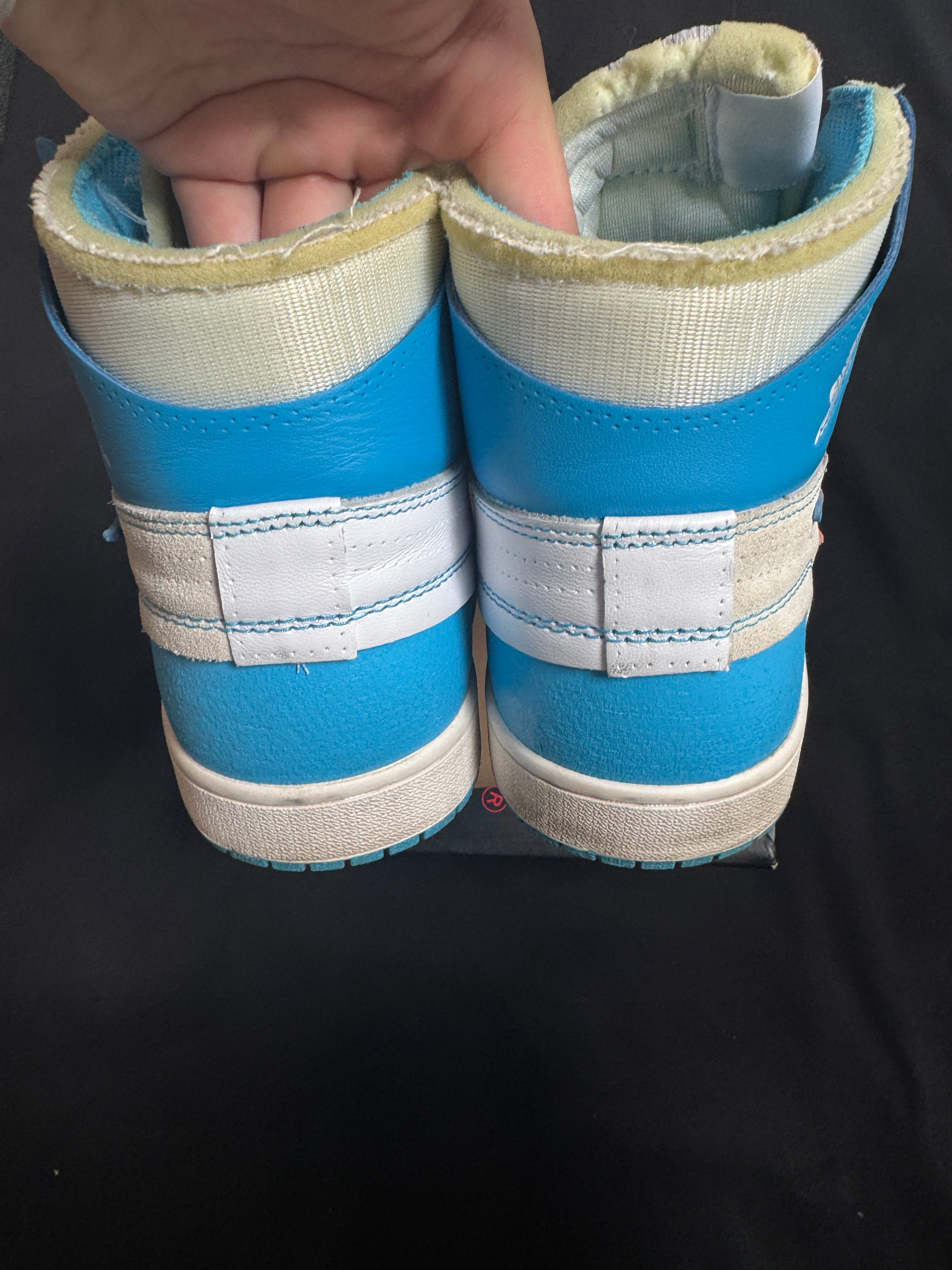 Off White Jordan 1 UNC