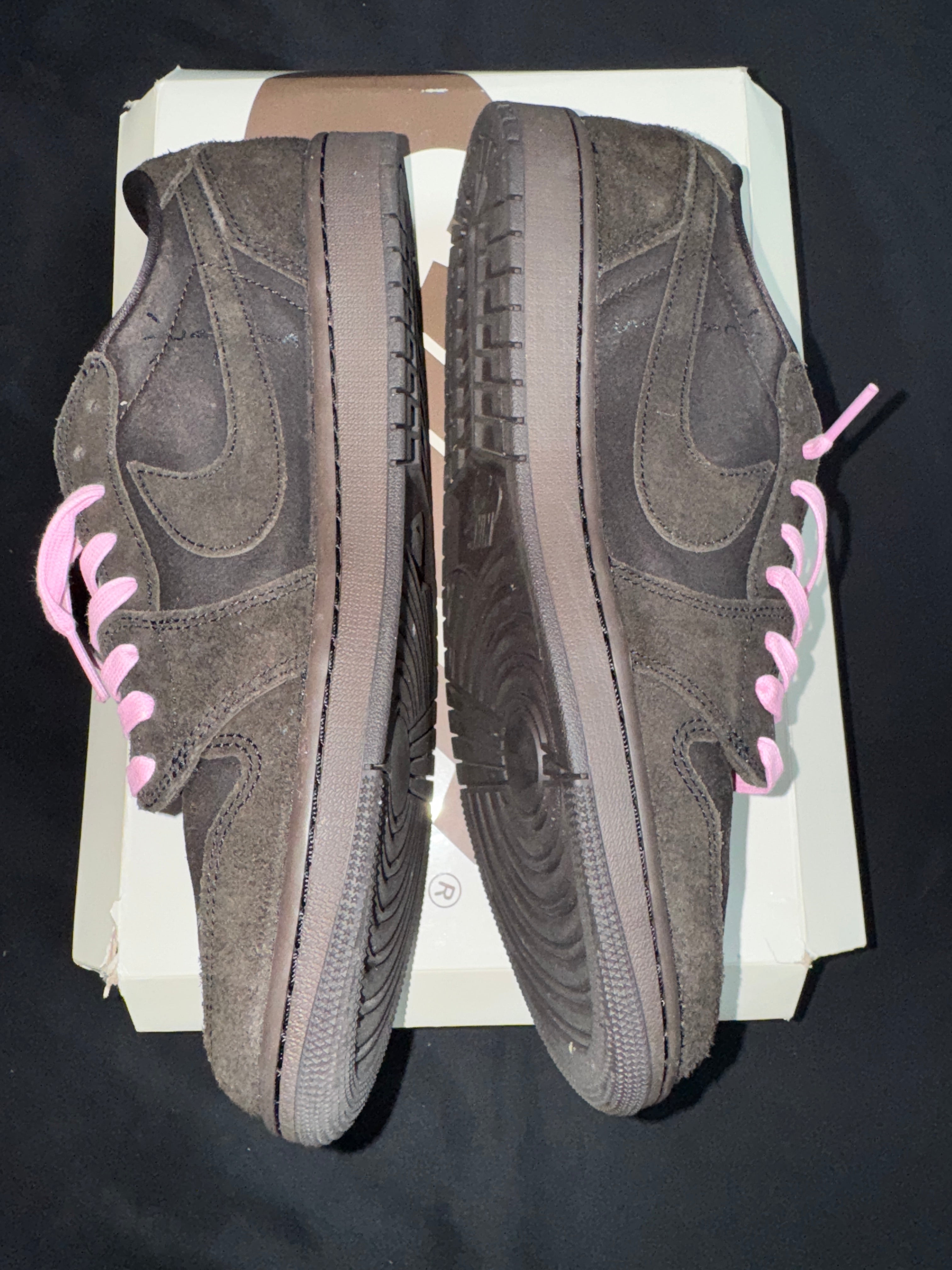 Travis Scott Jordan 1 Velvet