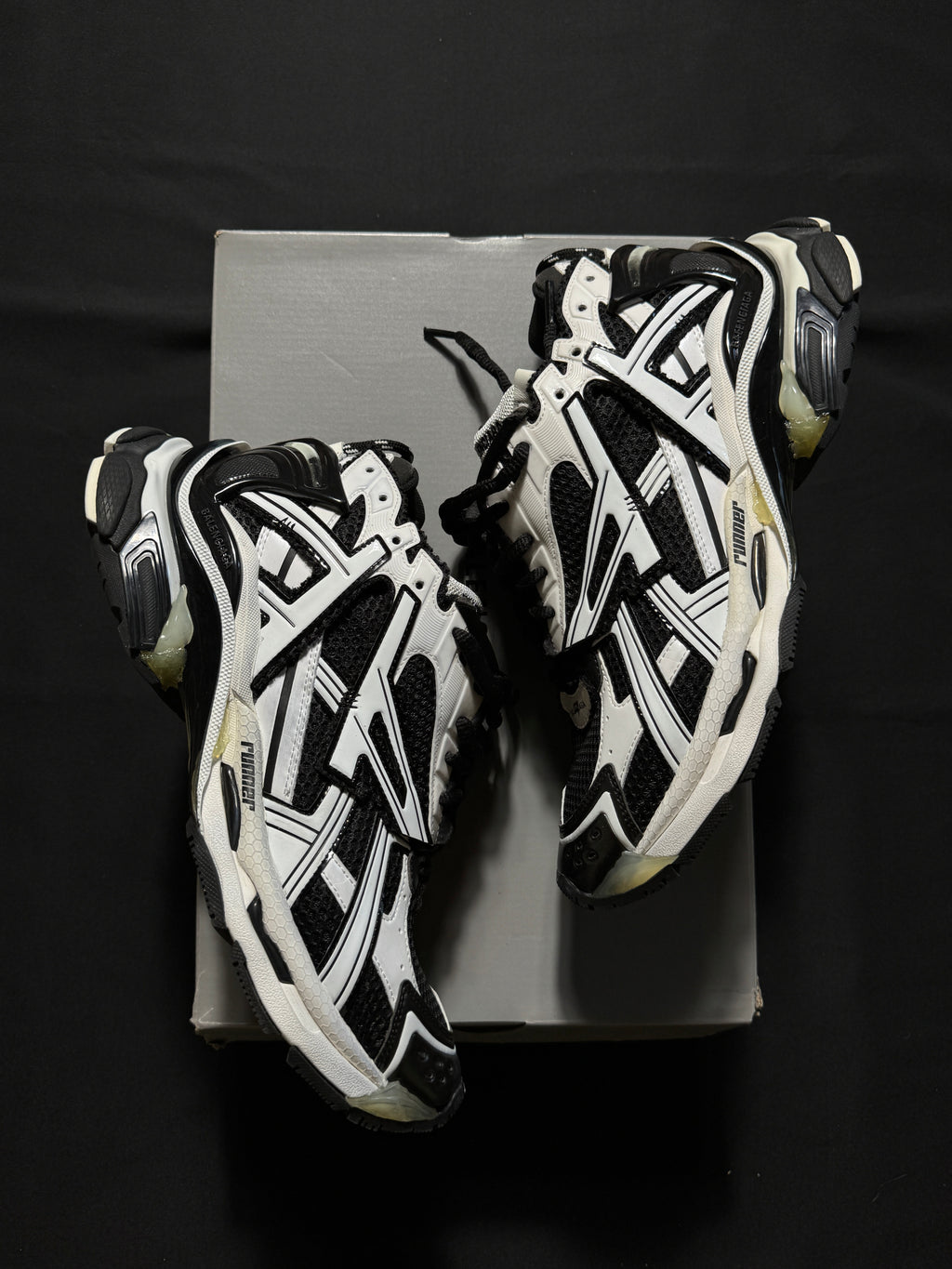 Balenciaga Runners Black White Brand New