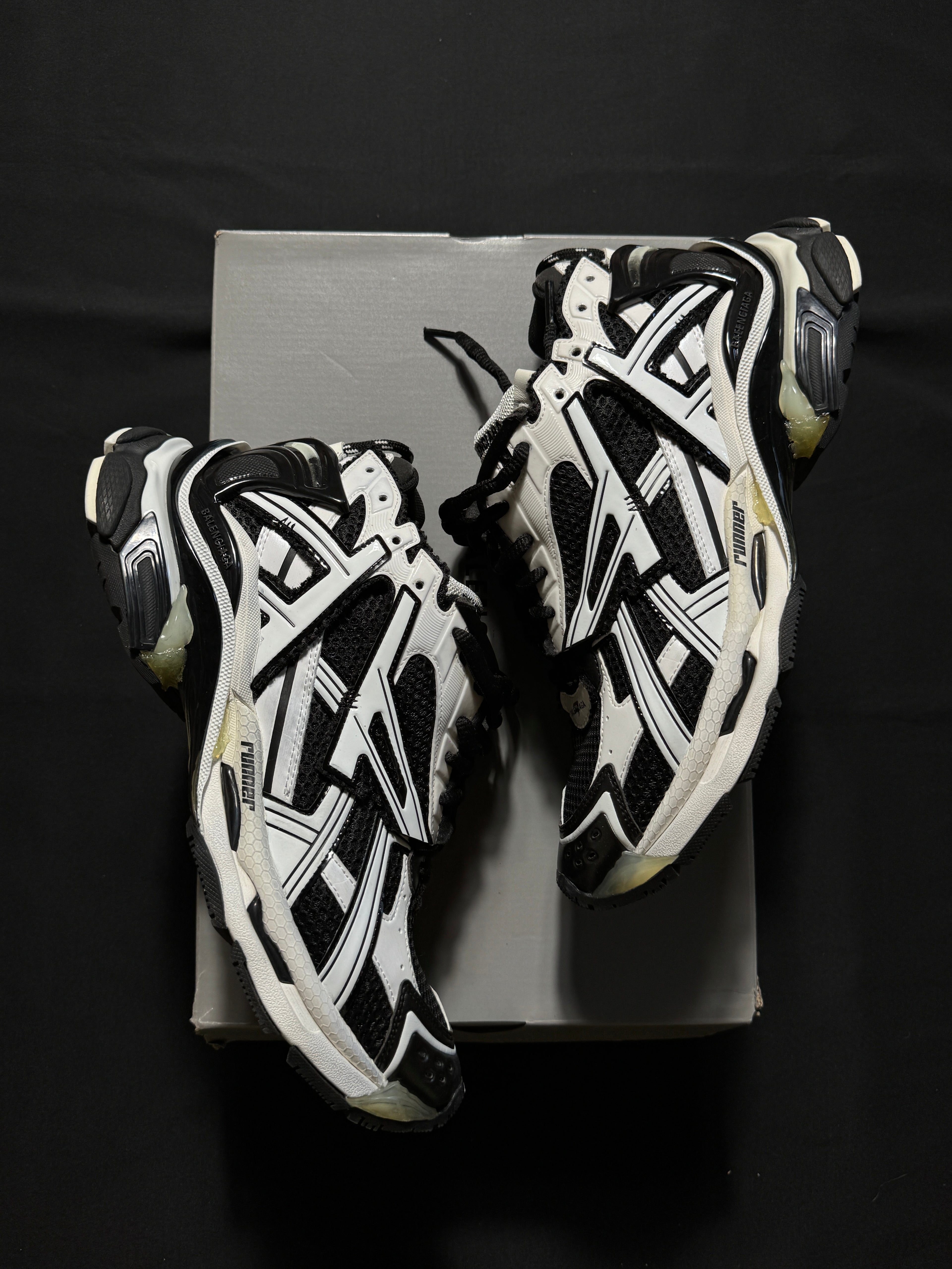 Balenciaga Runners Black White Brand New