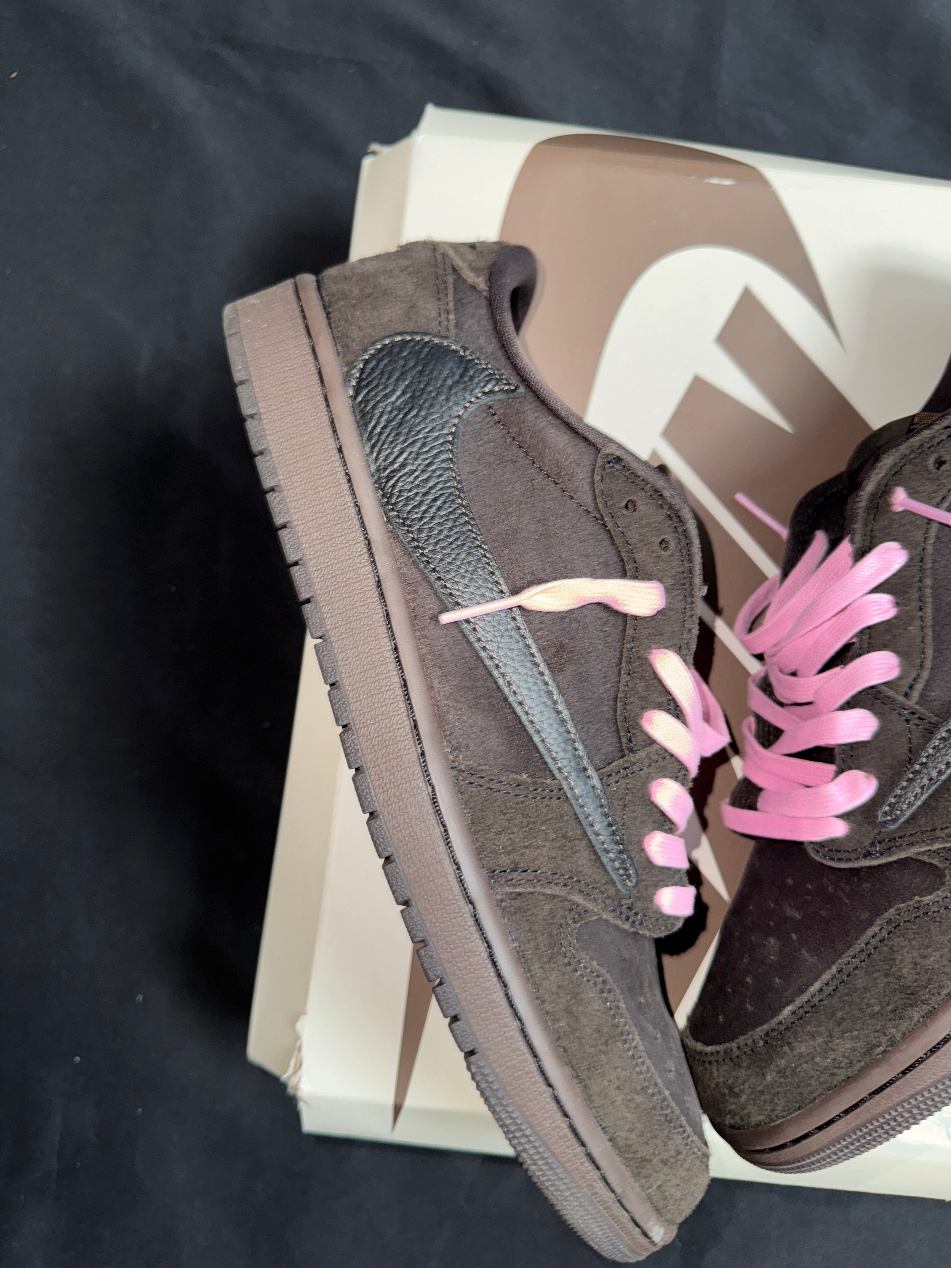 Travis Scott Jordan 1 Velvet