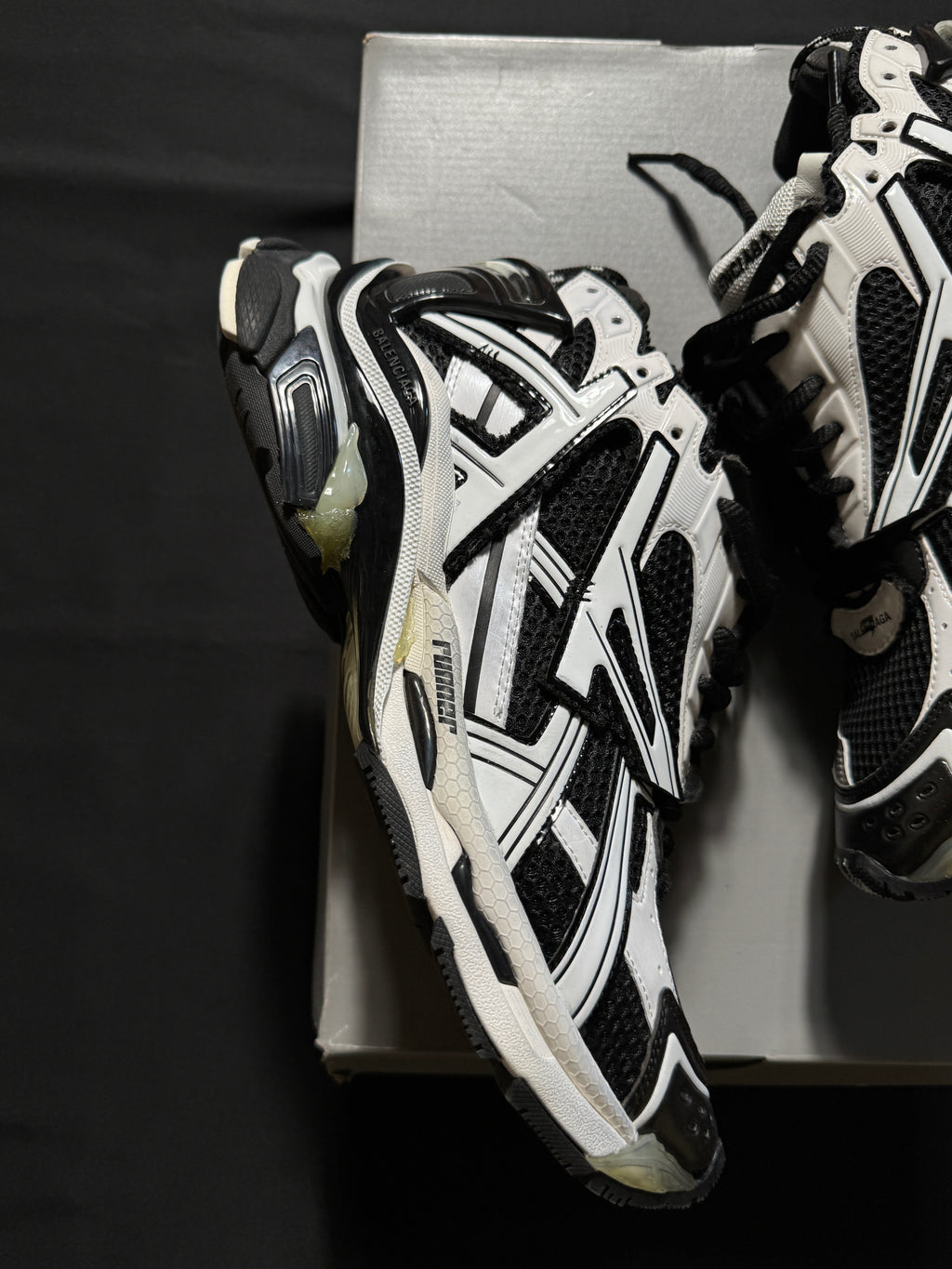 Balenciaga Runners Black White Brand New