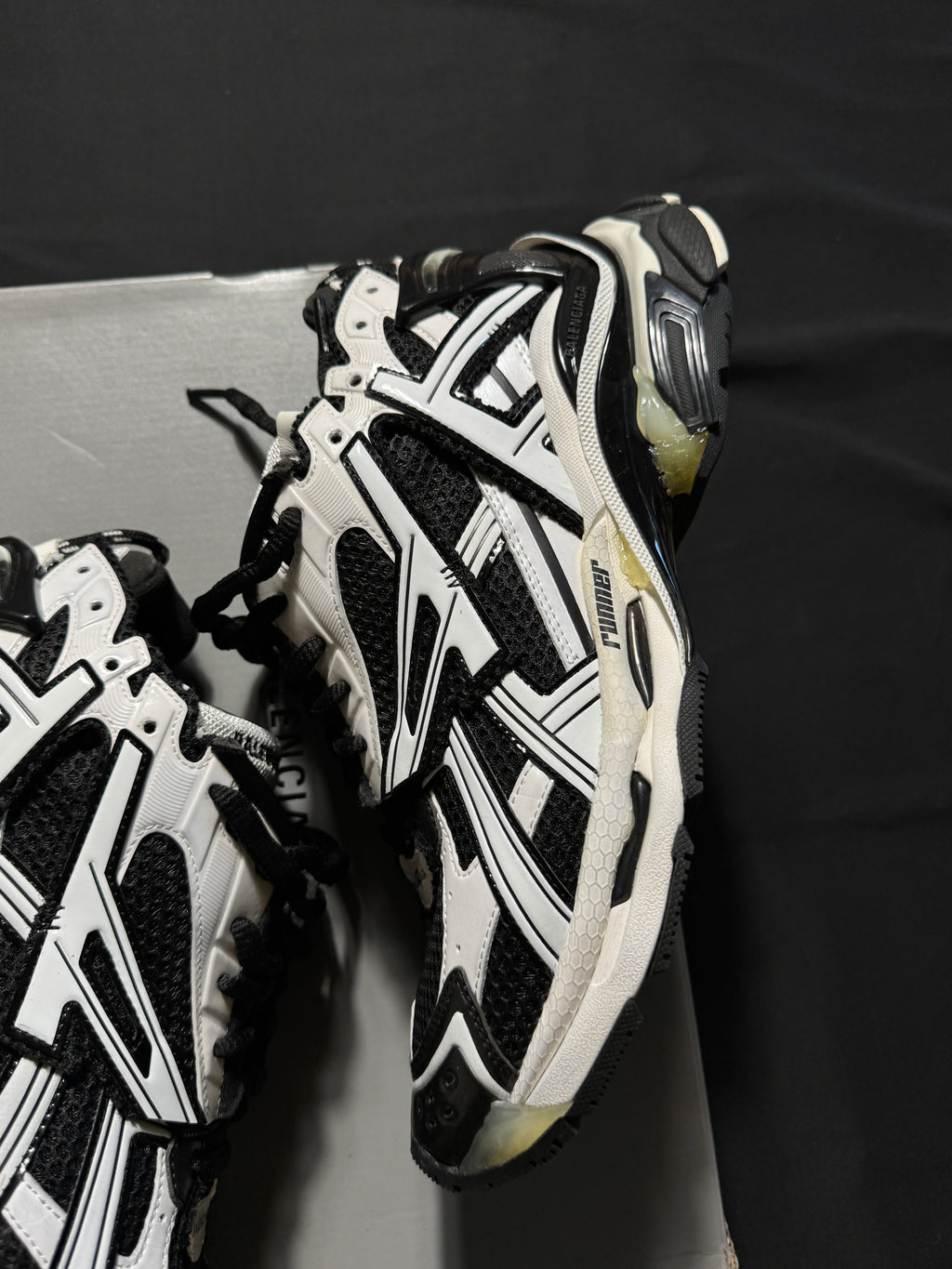 Balenciaga Runners Black White Brand New