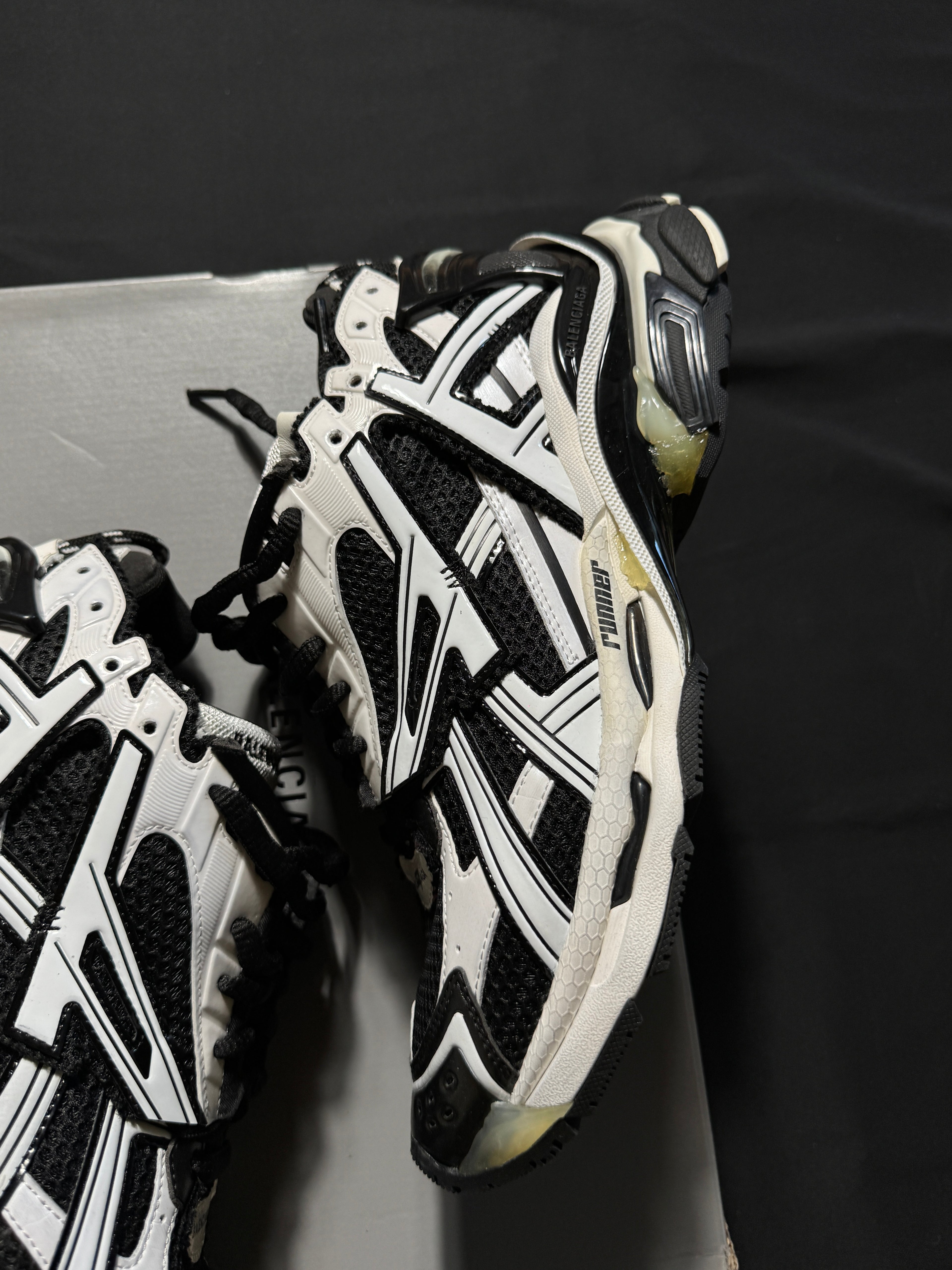 Balenciaga Runners Black White Brand New