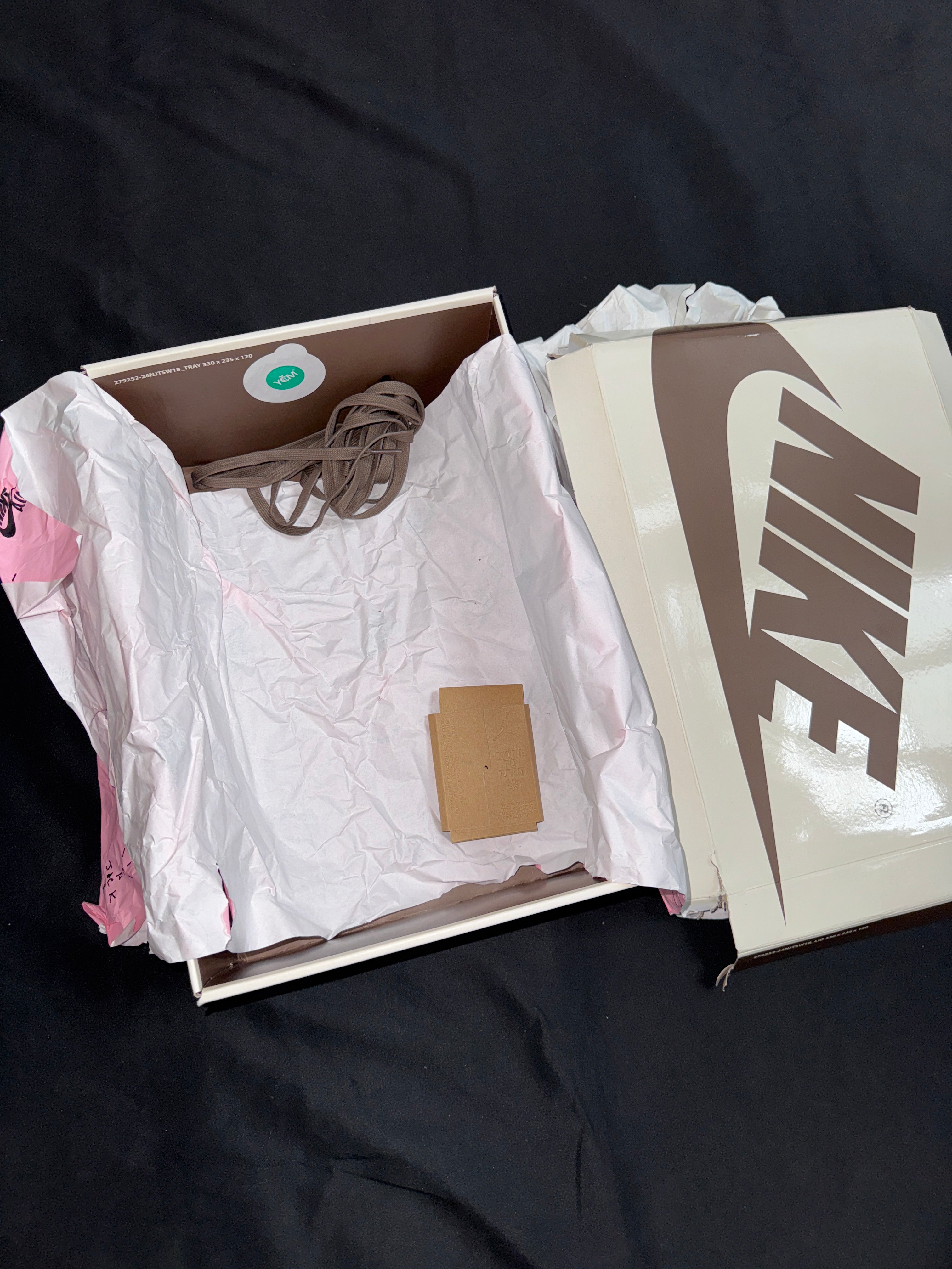 Travis Scott Jordan 1 Velvet