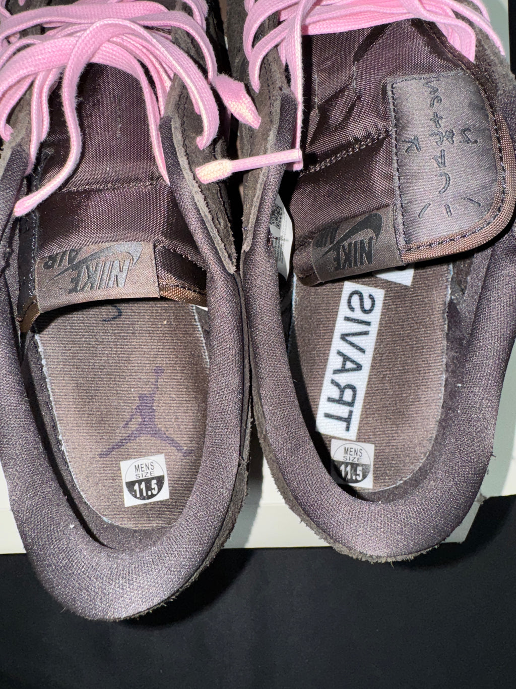 Travis Scott Jordan 1 Velvet