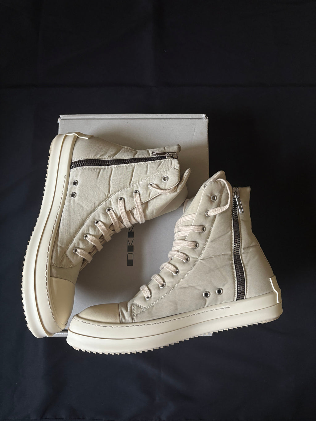 Rick Owens DRKSHDW Hi Sneaker Pearl & Milk
- Size 43