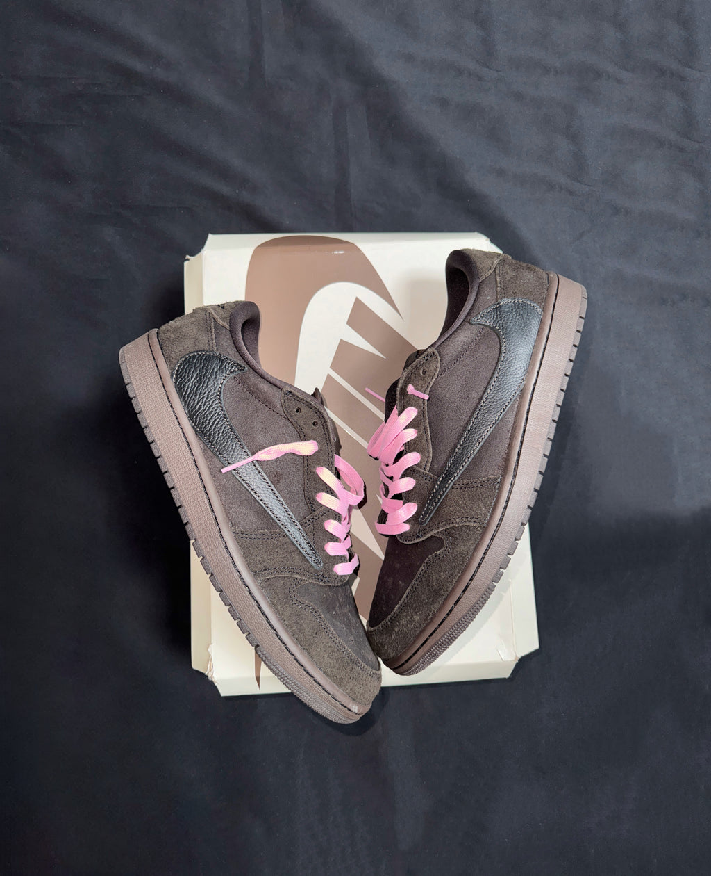 Travis Scott Jordan 1 Velvet
