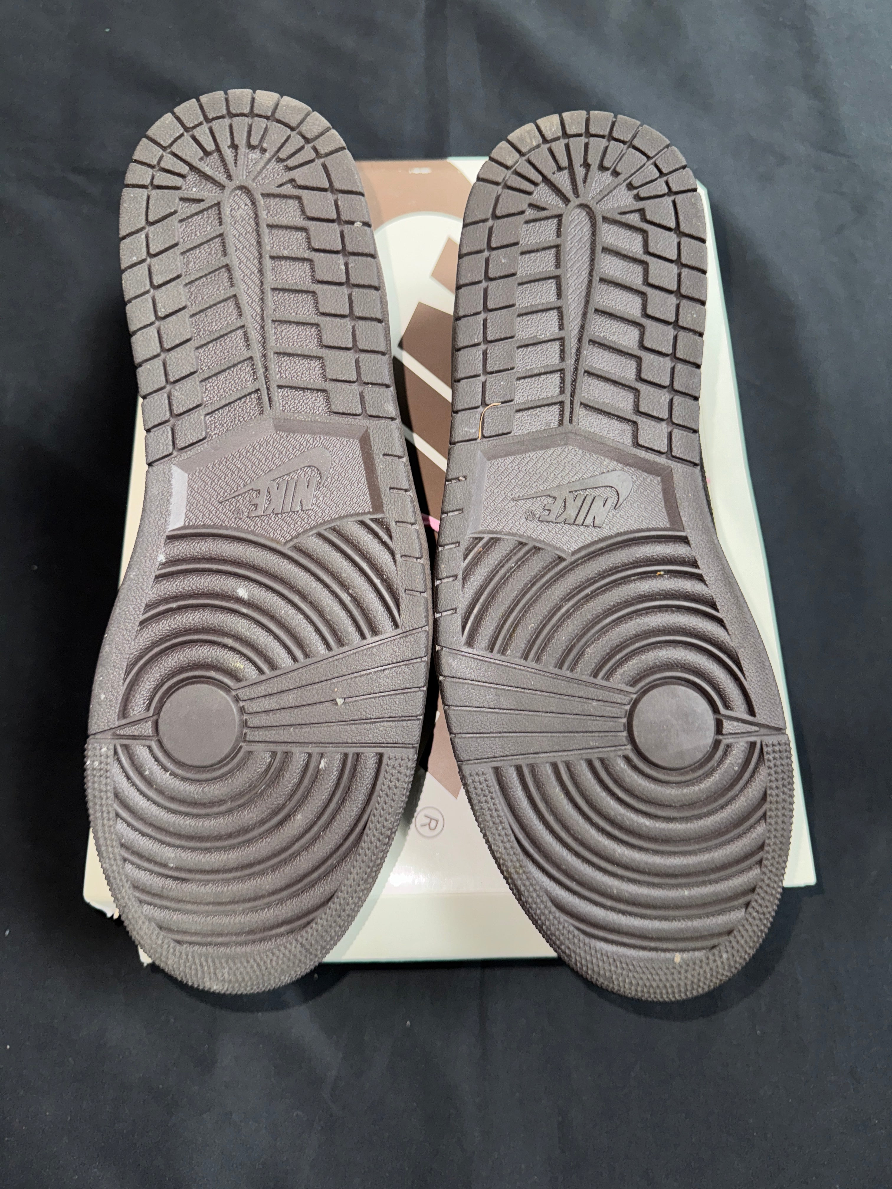 Travis Scott Jordan 1 Velvet