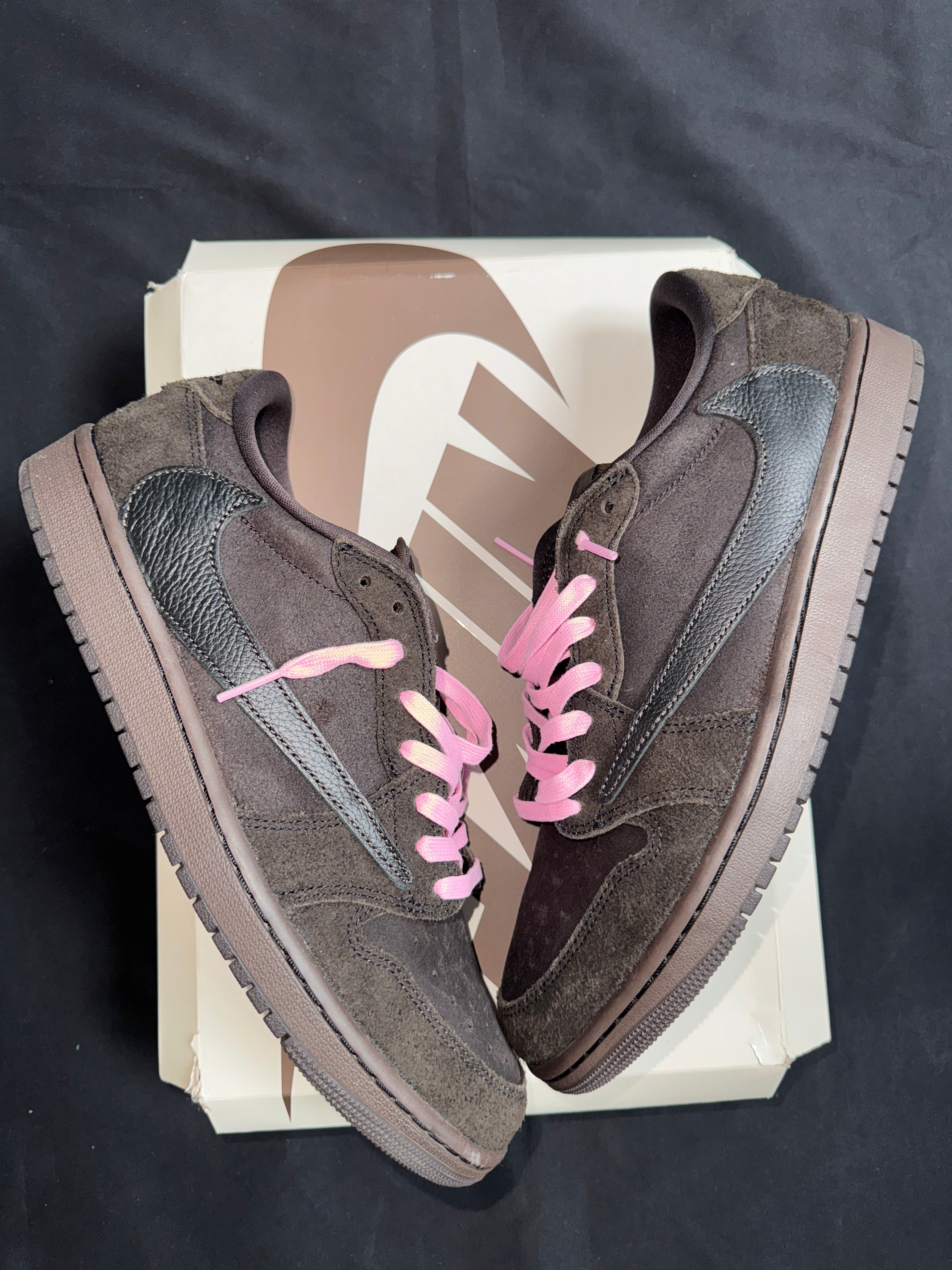 Travis Scott Jordan 1 Velvet